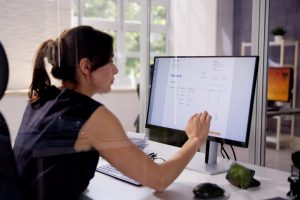 Cum să-ți dezvolți o afacere digitală de succes în 2025